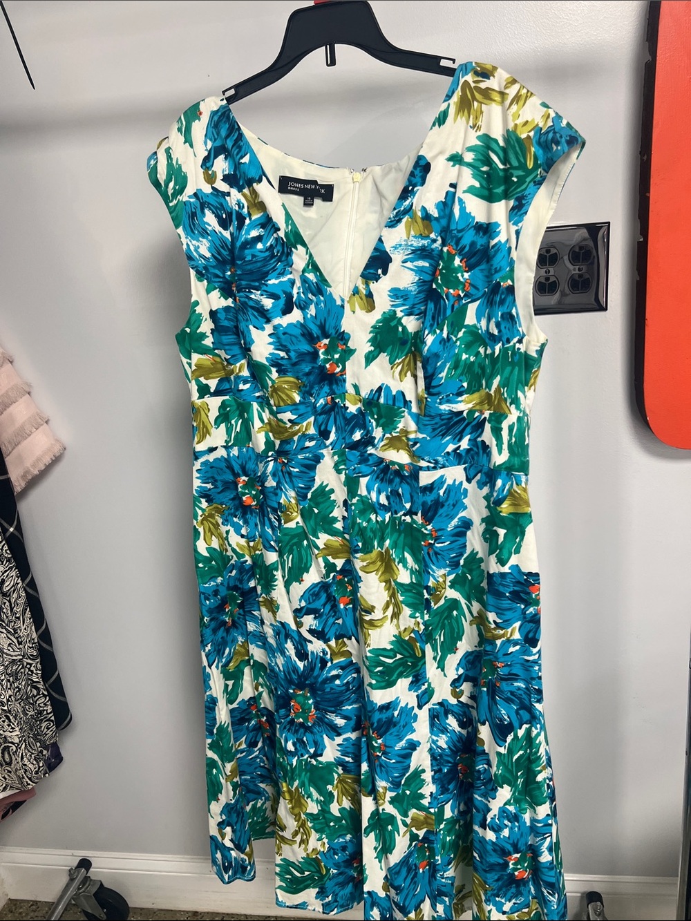 Jones New York Blue & Green Floral V-Neck Dress